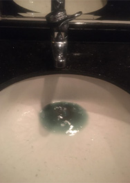 酒店衛(wèi)生間清理自來(lái)水管道